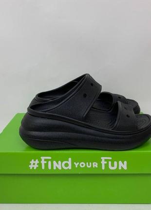 Шльопанці жіночі сандалі crocs classic crush sandal black на платформі чорні