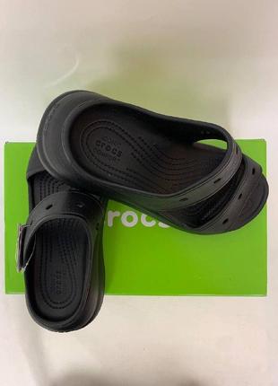 Шльопанці жіночі сандалі crocs classic crush sandal black на платформі чорні4 фото