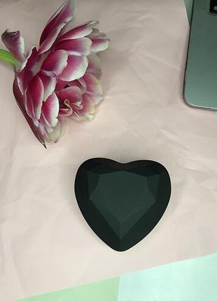 Чорний футляр для помолвочного кільця серце