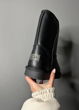 Женские угги высокие натуральная кожа на меху черные ugg mid black leather2 фото