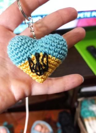 Брелок серце украины жолто голубое герб6 фото