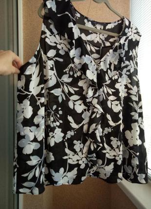 Красивая летняя блуза с рюшей в цветочный принт1 фото