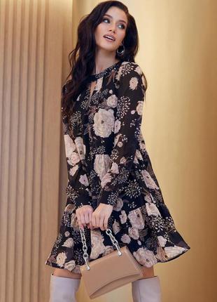 Коротке жіноче чорне квітчасте шифонове плаття-трапеція в квітчастий принт2 фото