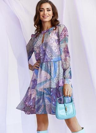 Коротке жіноче блакитне бузкове фіолетове квітчасте шифонове плаття-трапеція в квітчастий принт