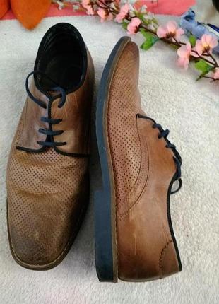 Туфлі шкіряні.