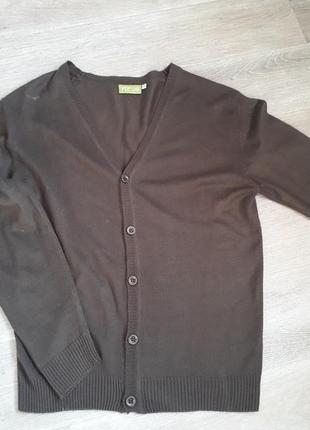 Коричнева кофта на гудзиках