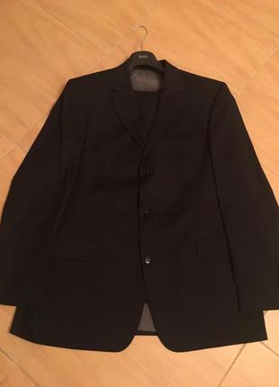 Класичний чоловічий костюм hugo boss