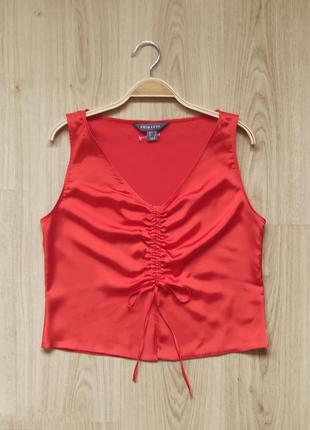 Атласный топ со сборкой и с  разрезом / на завязках