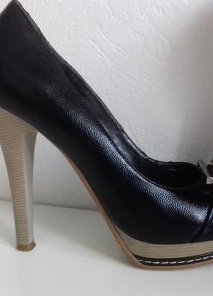 Брендовые итальянские кожаные очень удобные и красивые туфельки  23, 5 см4 фото