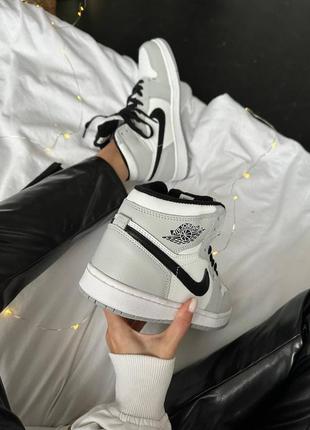 Жіночі зимові кросовки  на хутрі nike air jordan 1 retro high “smoke grey” fur ❄️5 фото