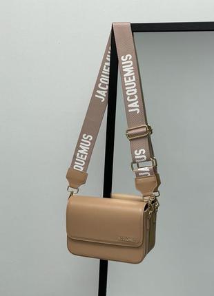 Женская бежевая сумка (2 пары ремней) jacquemus le carinu 🆕 сумка с широким ремнем3 фото