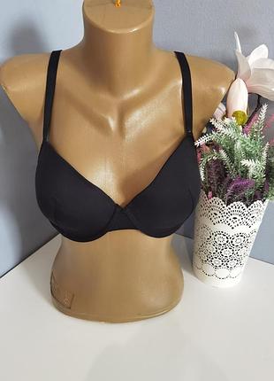 Брендовий базовий гладкий бюстгальтер на поролоні розміру 80d