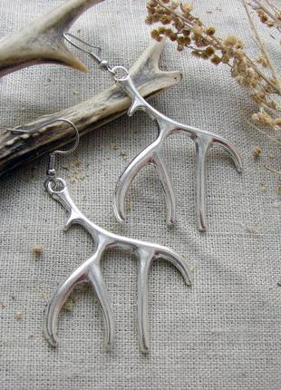 Цікаві сережки у вигляді рогів оленя колір срібло