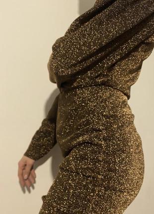 Сияющее платье золото