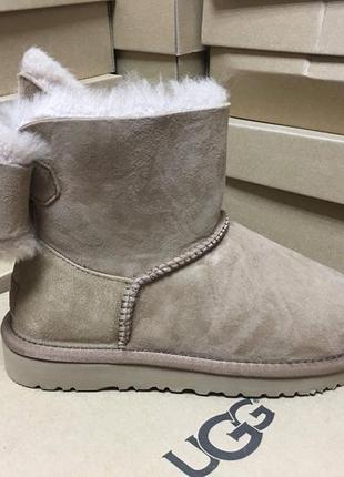 Женские сапоги ugg mini naveah chestnut