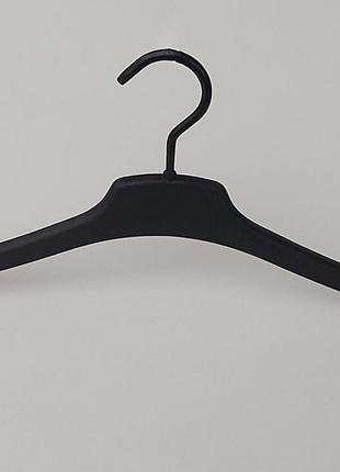 Плечики вешалки тремпеля  матовый soft-touch  черного цвета, длина 40,5 см3 фото