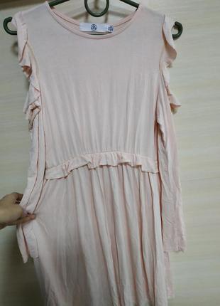 Ніжне легке плаття з вирізаними плечима від missquided