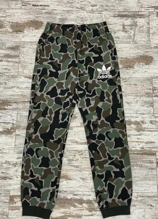 Спортивные штаны adidas
