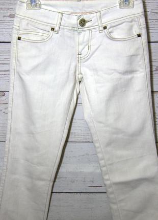 Модные джинсы бело-молочного цвета5 фото