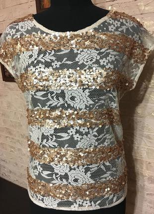 Гипюровая футболка с золотыми пайетками