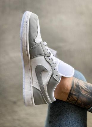 Кросівки nike air jordan1 low wolf grey2 фото