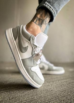 Кросівки nike air jordan1 low wolf grey3 фото