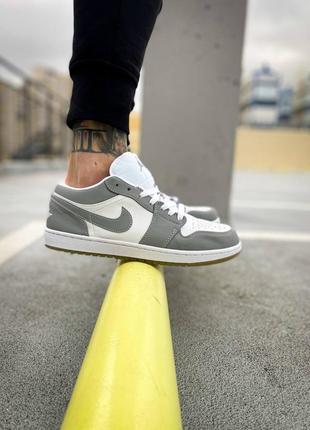 Кросівки nike air jordan1 low wolf grey2 фото