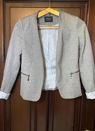 Жіночий жакет (новий)