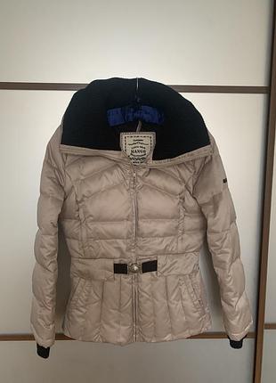 Зимова куртка від бренду mango