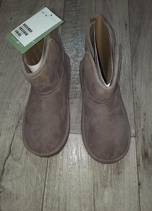 Продам угги новые 2