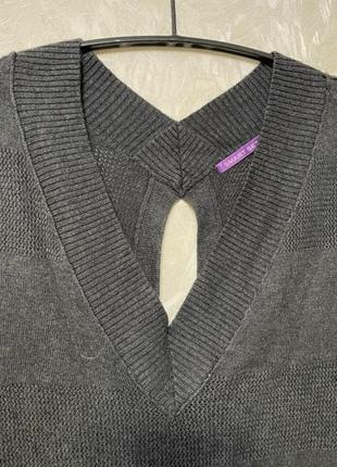 Светр з вирізом на спині 2