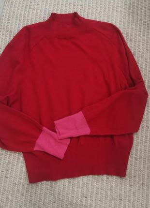 Дуже гарний светр під горло з вмістом шерсті