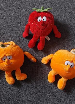 Іграшка фрукт goodness gang. апельсин, полуниця 25 см.1 фото