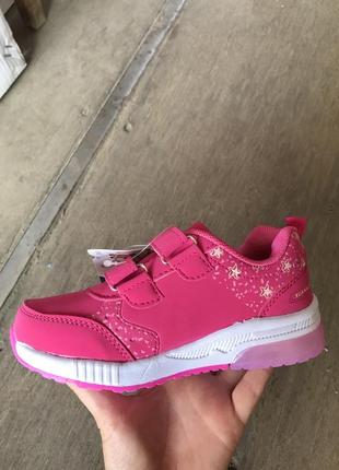 Новые розовые детские кроссовки которые светятся2 фото