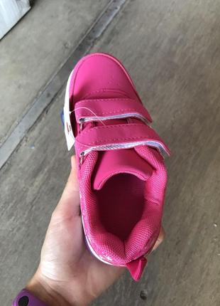 Новые розовые детские кроссовки которые светятся4 фото