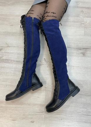 Жіночі високі чоботи ботфорти з натуральної замші синього кольору комбінована з чорною шкірою на шнурівці на низькому ходу