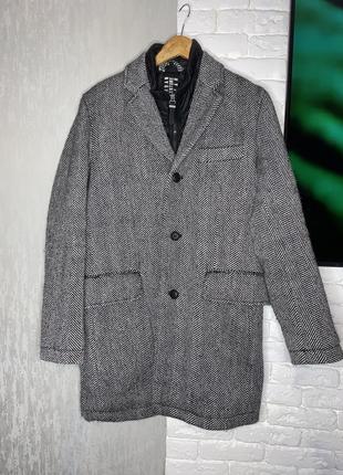Демісезонне пальто в принт ялиночку утеплене напівшерстяне пальто s.oliver , m