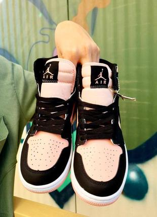 Жіночі кросівки jordan 1 retro high  женские кроссовки джордан2 фото