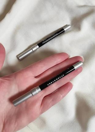 Чорний водостійкий олівець для очей urban decay 24/7 glide-on waterproof eyeliner pencil4 фото