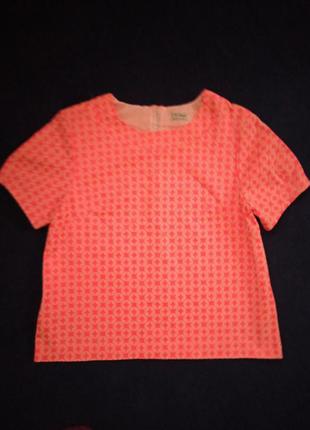 Футболка  с змейкой сзади