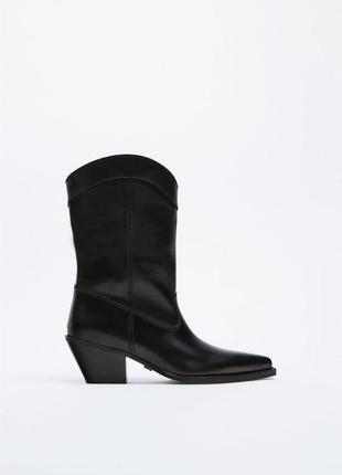 Шкіряні козаки zara, чорного кольору