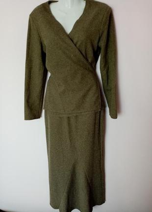 Красивий костюм