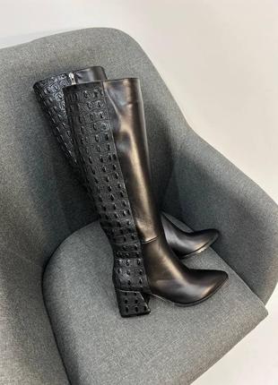 Жіночі чоботи з натуральної шкіри ексклюзивної рептилій чорного кольору з звичайного шкіру чорного кольору на каблуці 6 см
