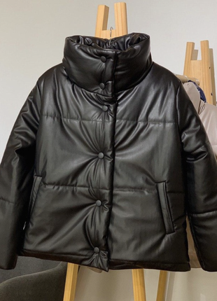 Дутая объемная куртка из эко-кожи