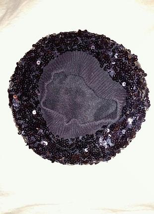 Чёрный в паетки бирет, на флисовой подкладке