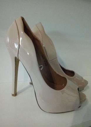 Вечерние свадебные бежевые коричневые туфли на высоком каблуке1 фото