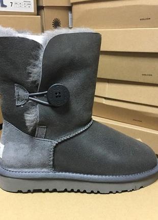 Женские сапоги ugg bailey button metallic grey