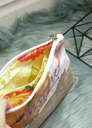 Распродажа! яркая комбинированная косметичка с вышивкой, беж бархат.