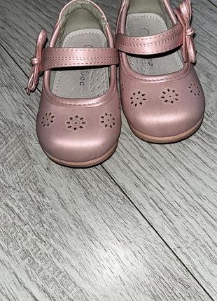 Туфлі на дівчинку, тапочки, туфли,
