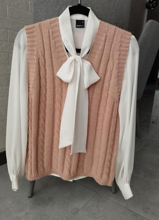 Безрукавка пудрова тепла